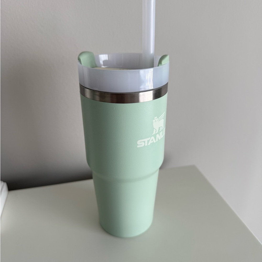 Stanley Tumbler - Picture 4 of 6